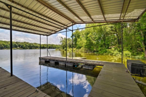Evolve Lake Barkley Home with Deck and Fire Pit!, Cadiz
